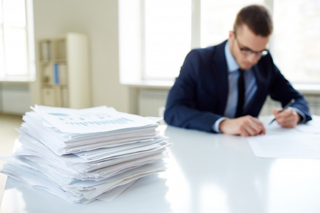 Boletins de produção manuais, alto tempo de computação.